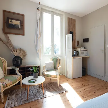 Demeure Urbaine Homestay *